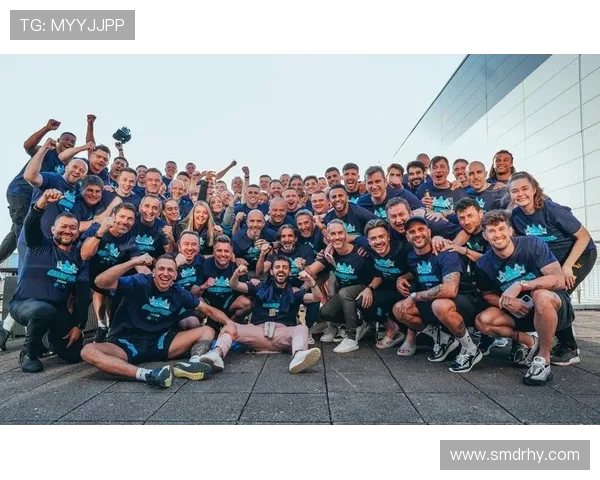 英超球员街拍风格及生活展示