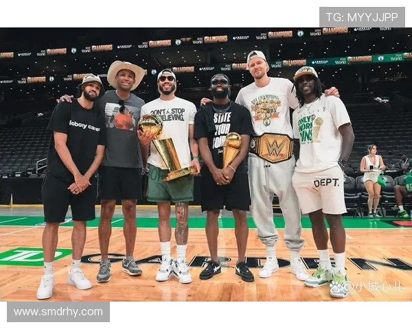 波尔津吉斯与杰伦布朗赛前轻松互动展现默契与友谊