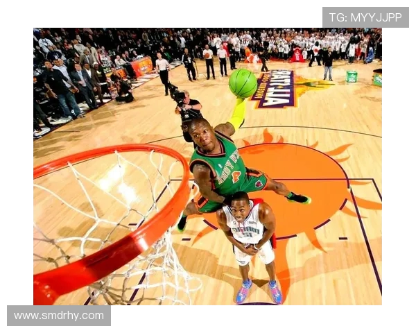 2010年NBA扣篮大赛内特罗宾逊蝉联冠军德怀特霍华德再演超人归来